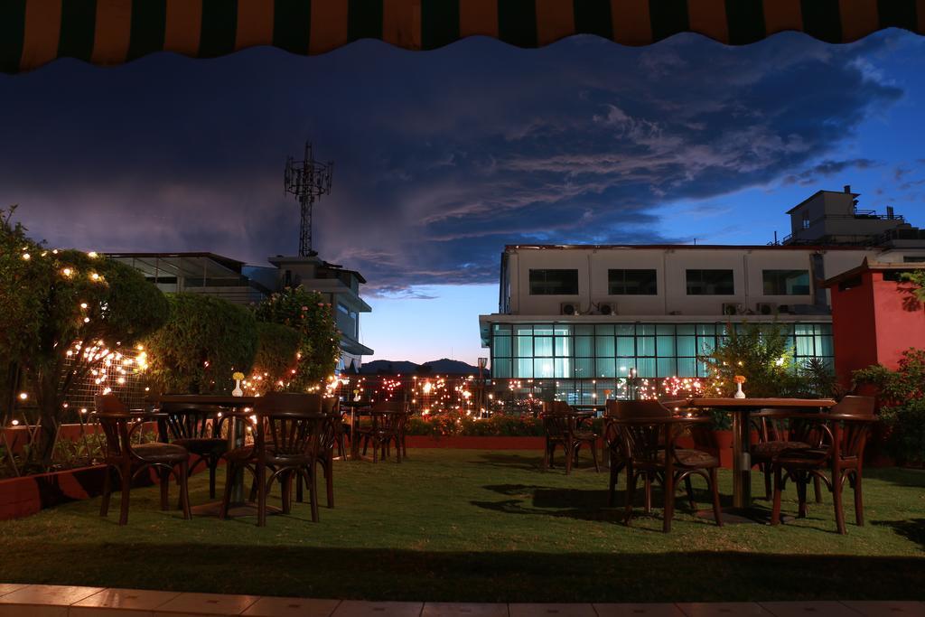 Hotel Mountain Katmandu Dış mekan fotoğraf