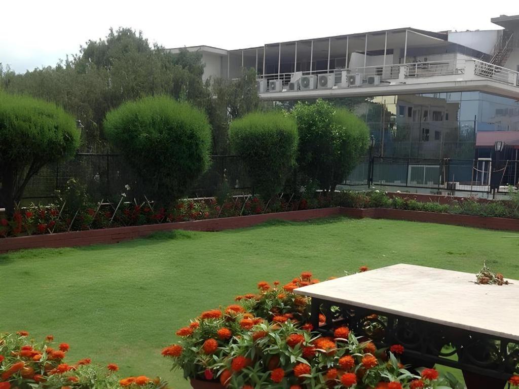 Hotel Mountain Katmandu Dış mekan fotoğraf